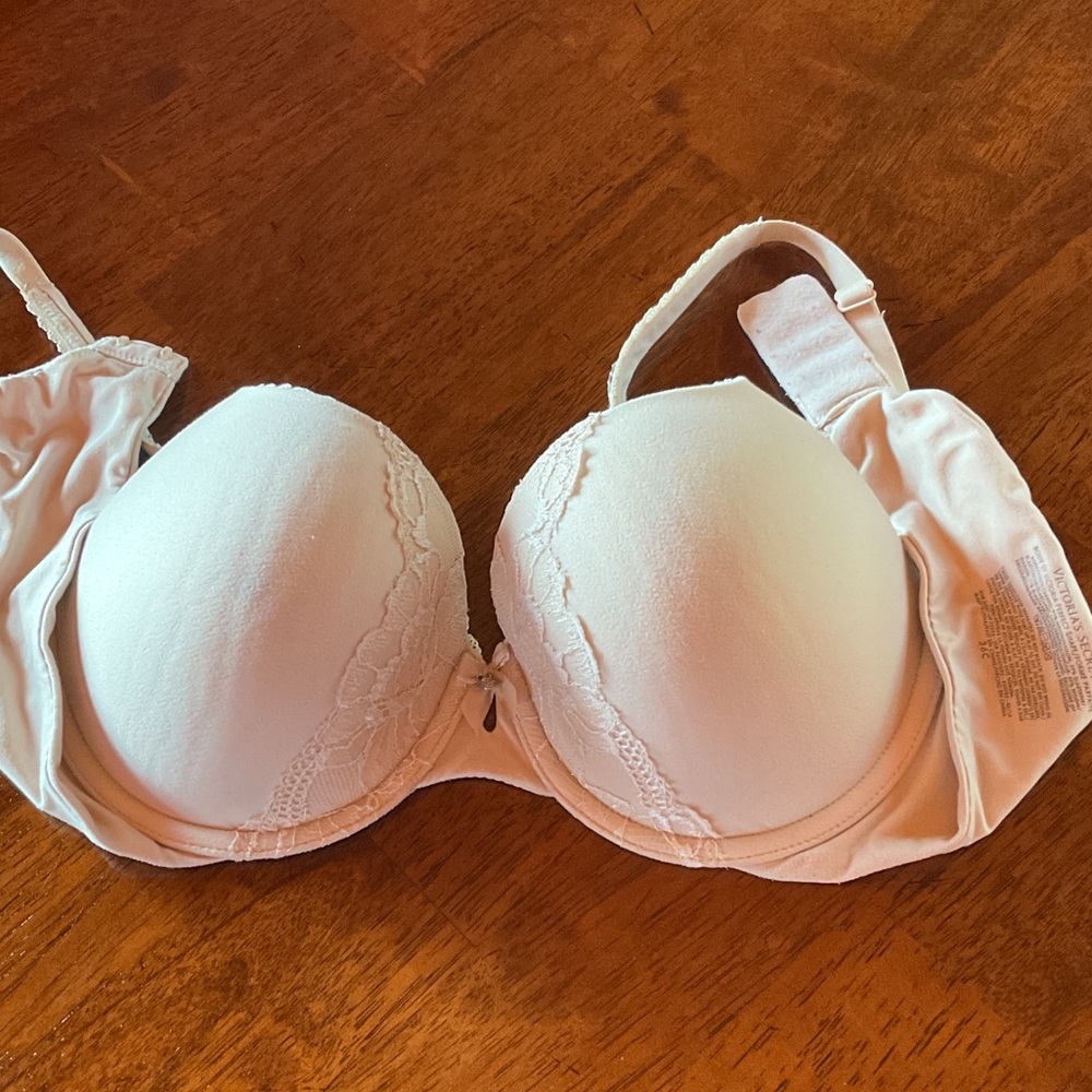 Victoria's Secret Cream Lace Bra